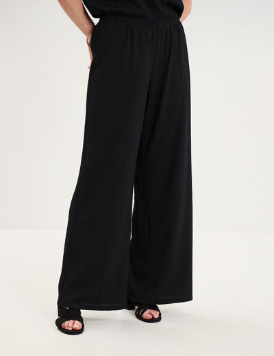 Pantalon effet gaufr&eacute; fluide noir femme