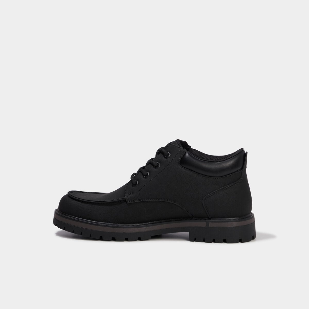 Boots crant&eacute;es &agrave; lacets noir homme