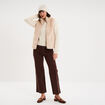 Gilet fausse fourrure col montant zipp&eacute; beige femme