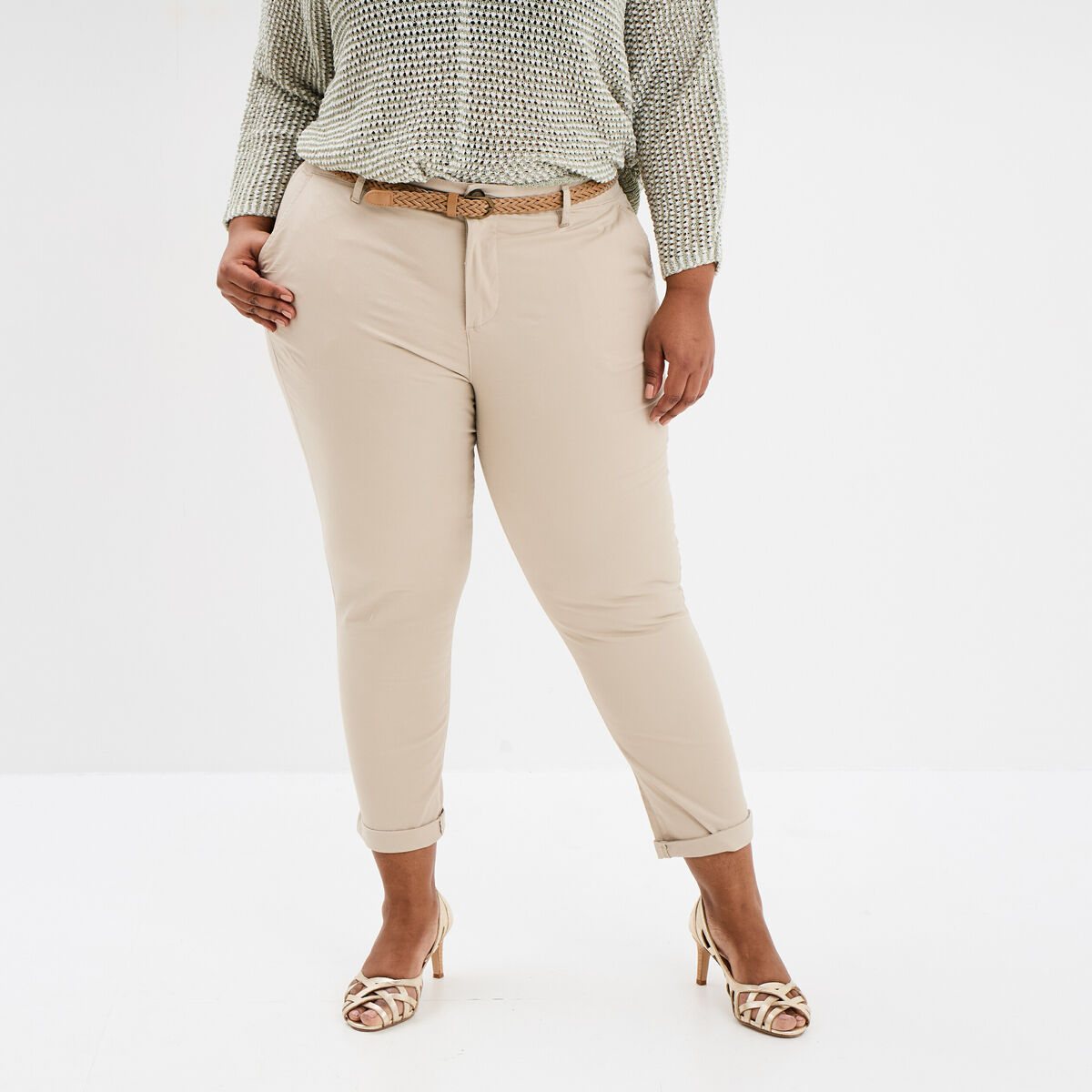 Pantalon chino cigarette ceinturé coton beige femme grande taille