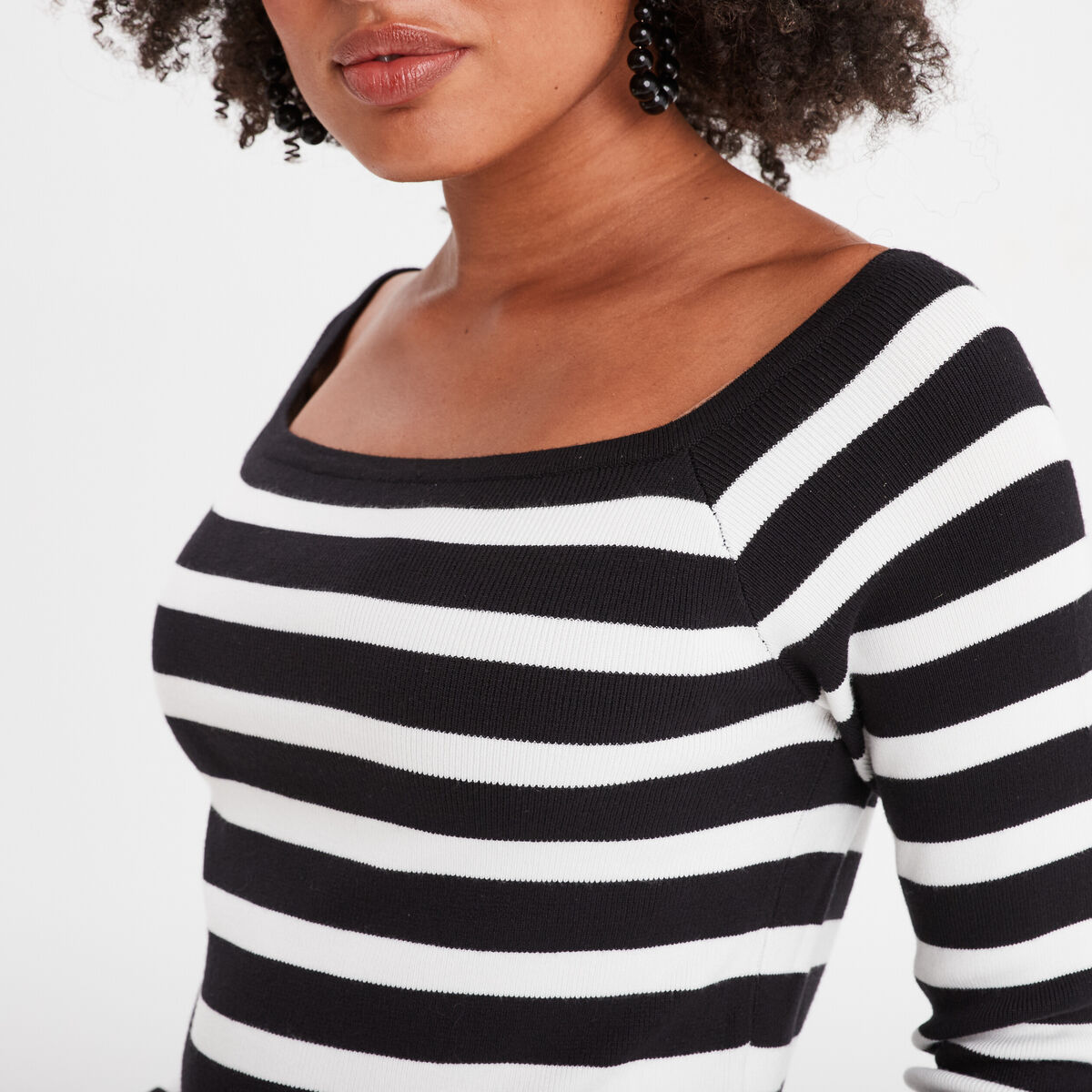 Pull côtelé col carré tricotage en côte noir femme