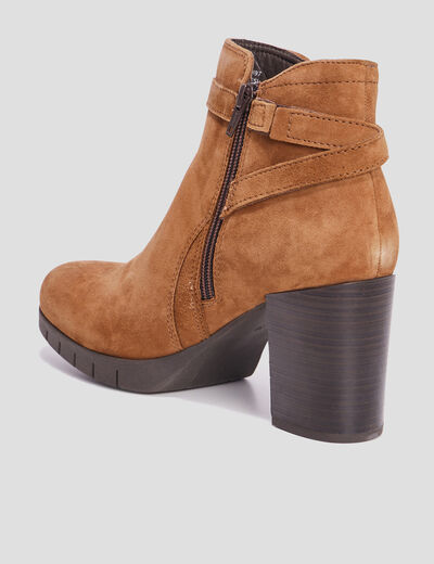 Bottines à talons avec chaînes en cuir marron femme