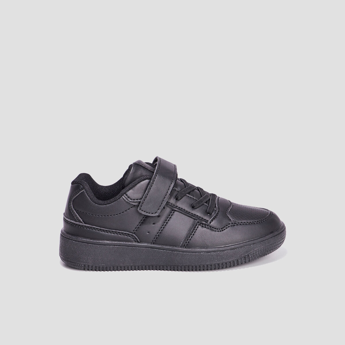 Baskets &agrave; scratchs avec bout rond noir gar&ccedil;on
