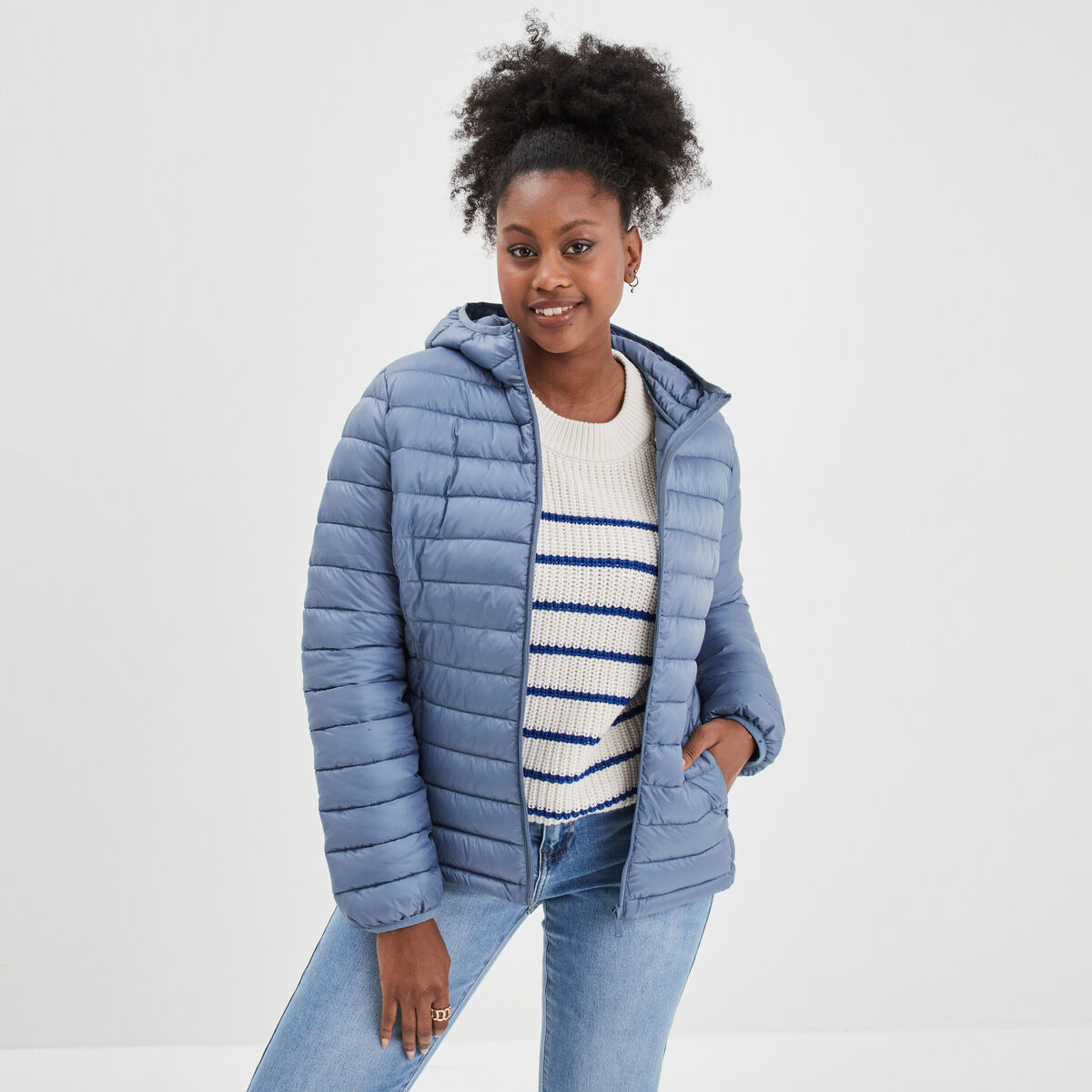 Doudoune l&eacute;g&egrave;re d&eacute;perlante &agrave; capuche bleu gris femme