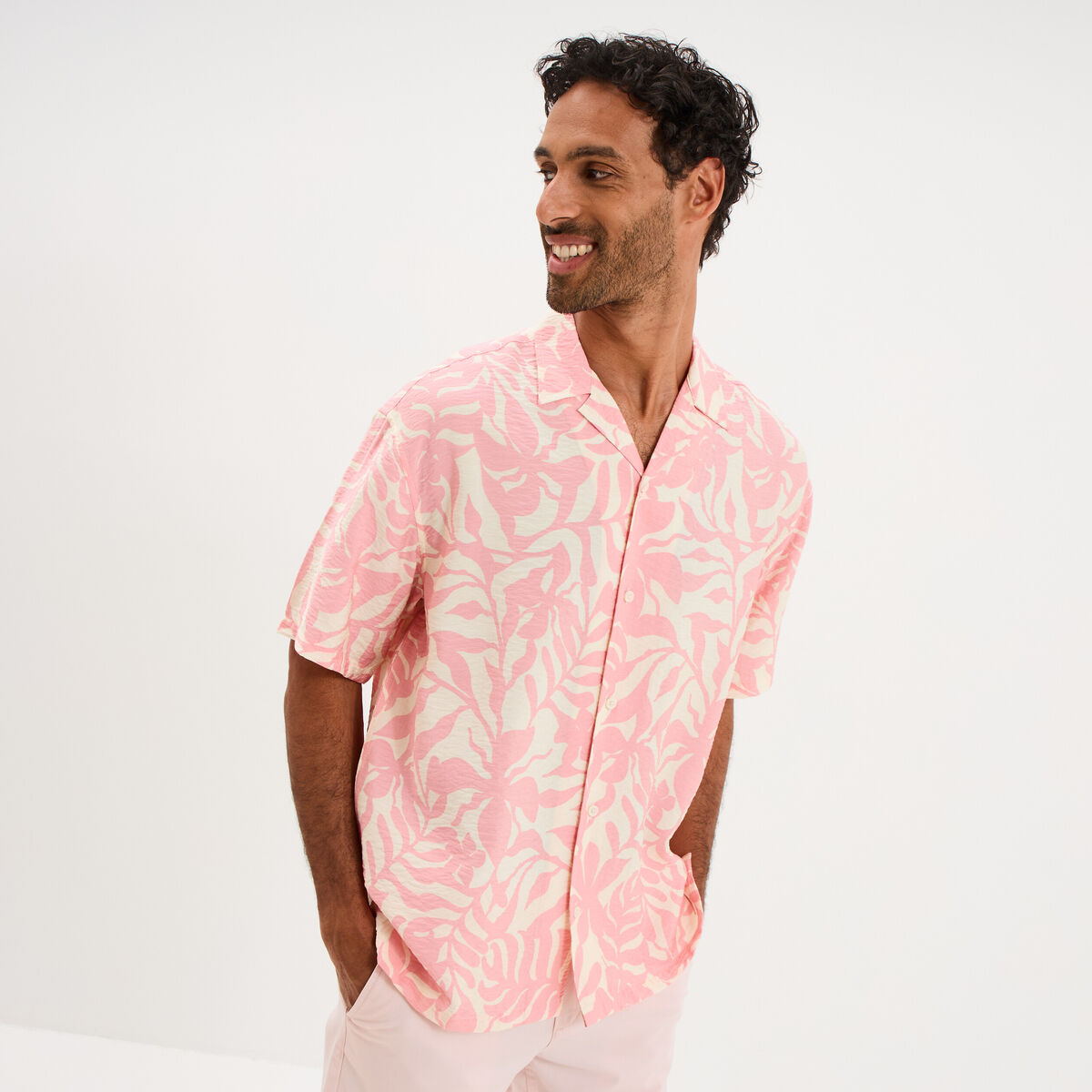 Chemise l&eacute;g&egrave;re textur&eacute;e manches courtes rose homme
