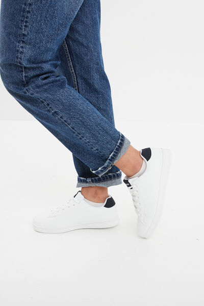Baskets &agrave; lacets bout rond bleu marine femme