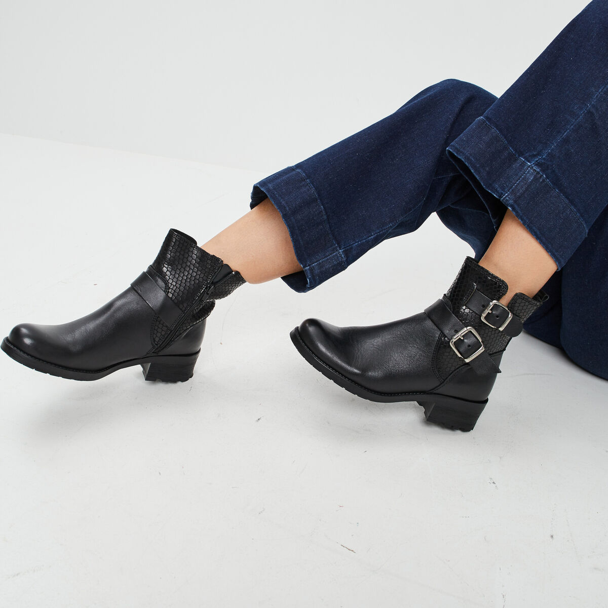 Bottines en cuir semelle crant&eacute;e noir femme