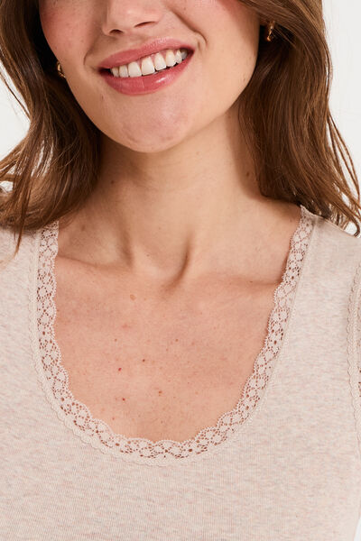 D&eacute;bardeur coton bords dentelle beige femme