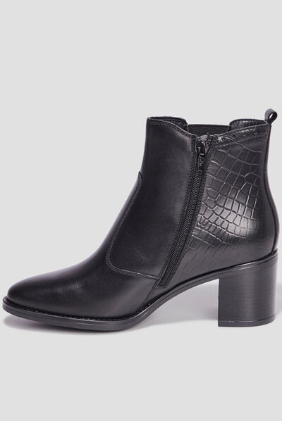 Bottines à talons avec clous en cuir noir femme