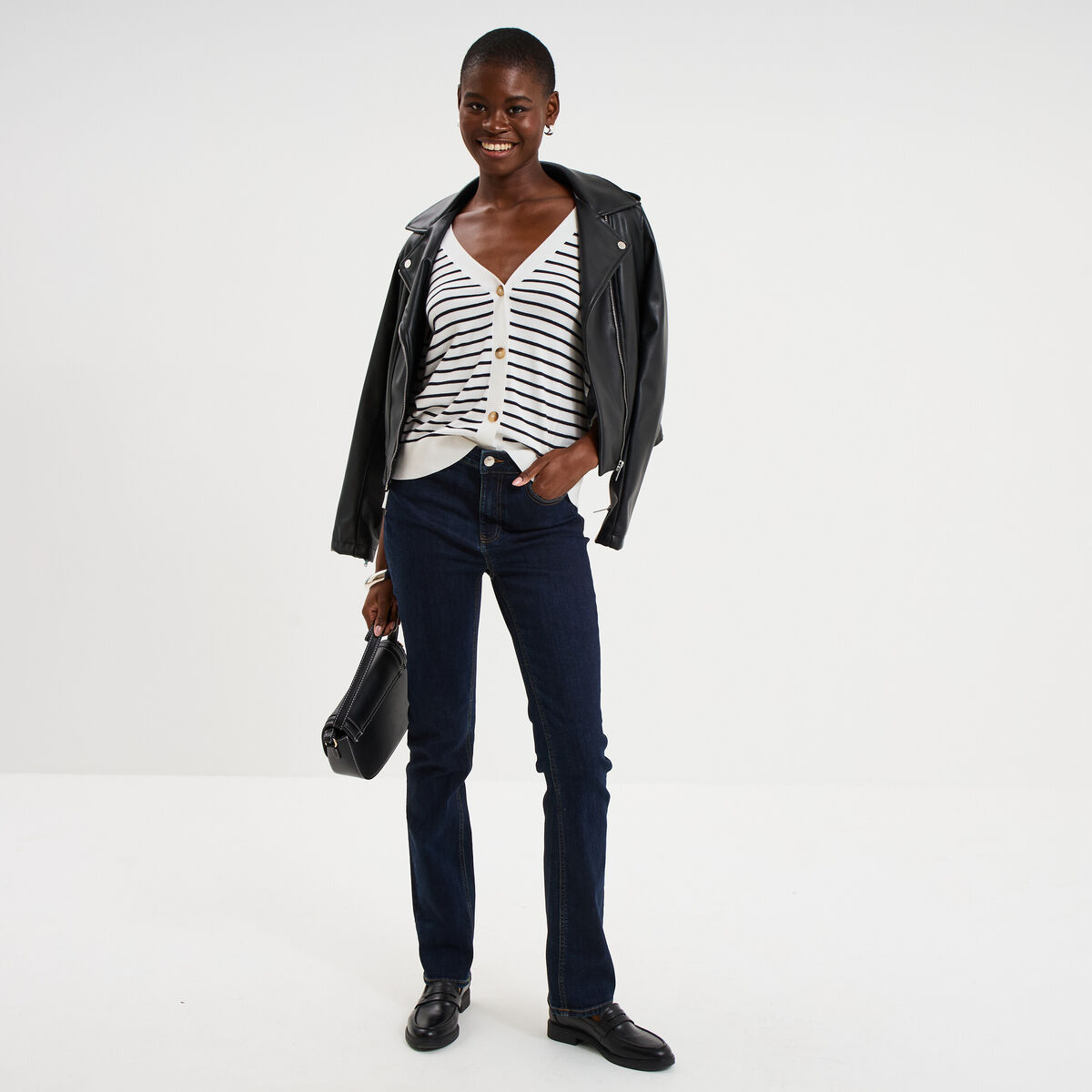 Gilet col en V boutonn&eacute; beige femme