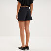 Short chino large taille haute ceintur&eacute; noir femme