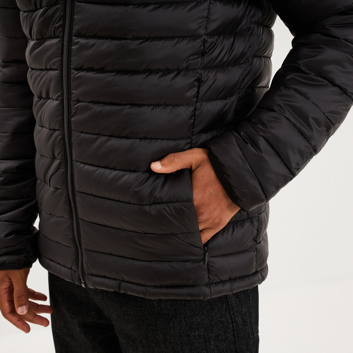 Doudoune l&eacute;g&egrave;re d&eacute;perlante &agrave; capuche noir homme