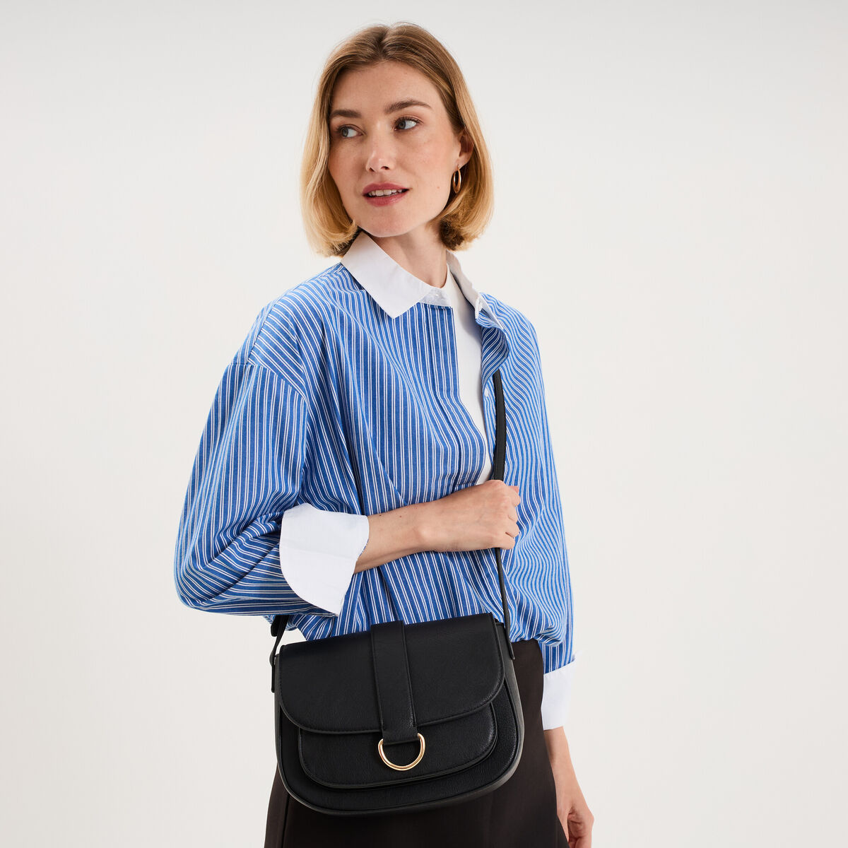 Sac besace en bandouli&egrave;re noir femme