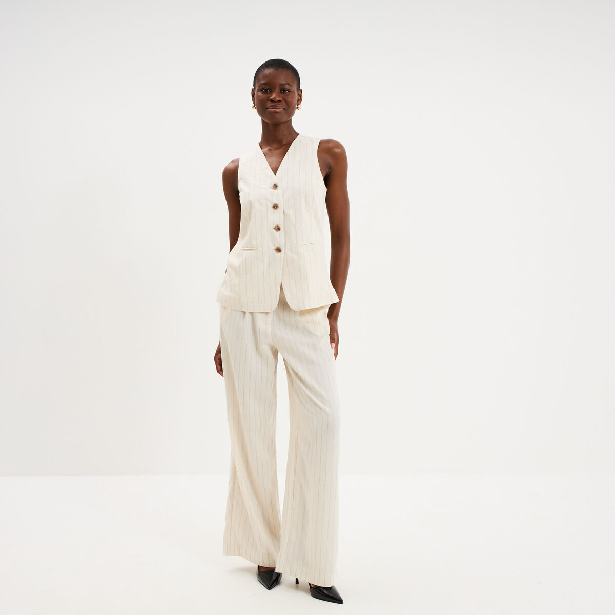 Veste sans manches ajust&eacute;e boutonn&eacute;e ecru femme