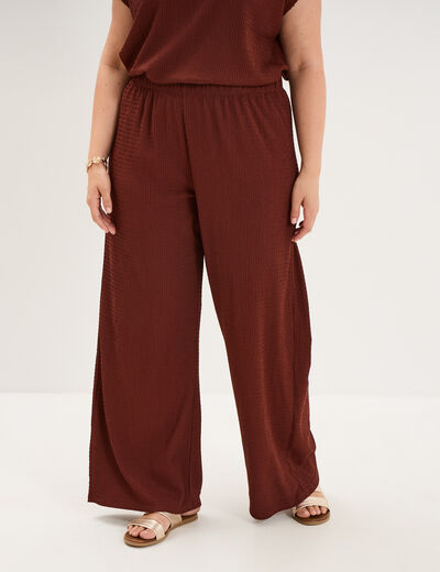 Pantalon effet gaufr&eacute; fluide bordeaux femme grande taille