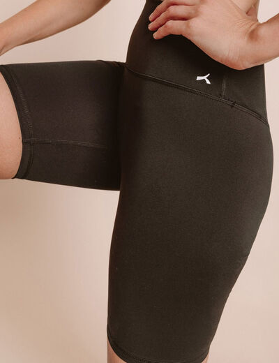 Cycliste de sport taille haute noir femme
