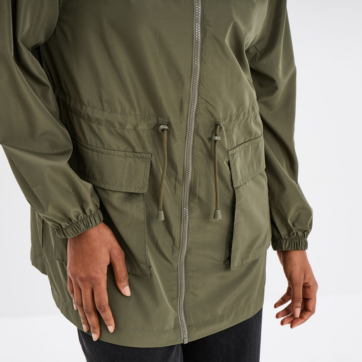 Coupe-vent &agrave; capuche imperm&eacute;able vert kaki femme