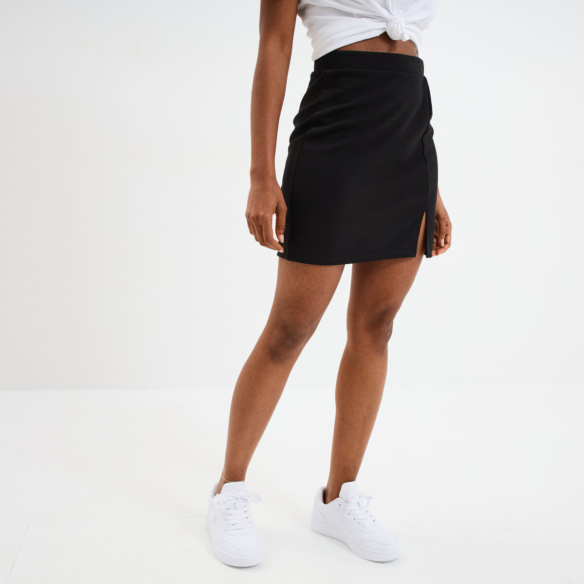 Jupe courte ajust&eacute;e fendue noir femme