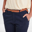 Pantalon chino 7/8ème ceinture tressée bleu marine femme