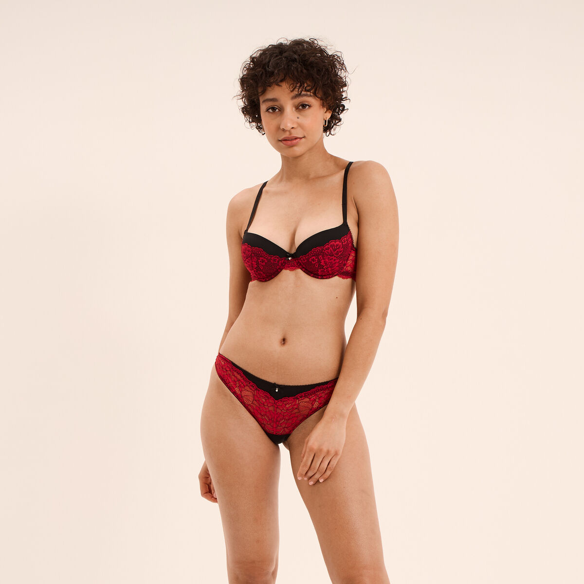 Soutien-gorge corbeille micro dentelle rouge femme