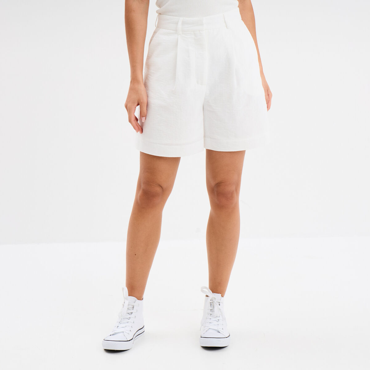 Short large avec pinces blanc femme