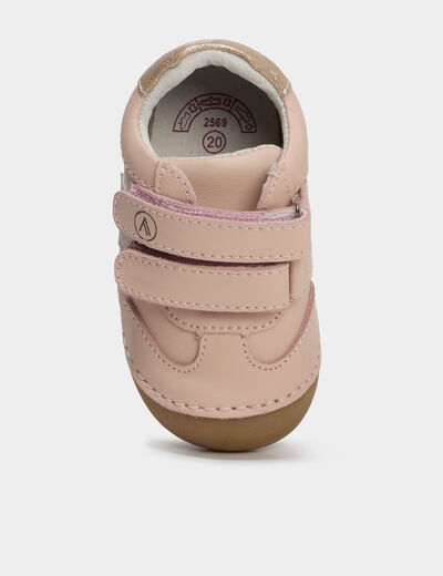 Bottillons &agrave; scratchs en cuir rose clair b&eacute;b&eacute; fille