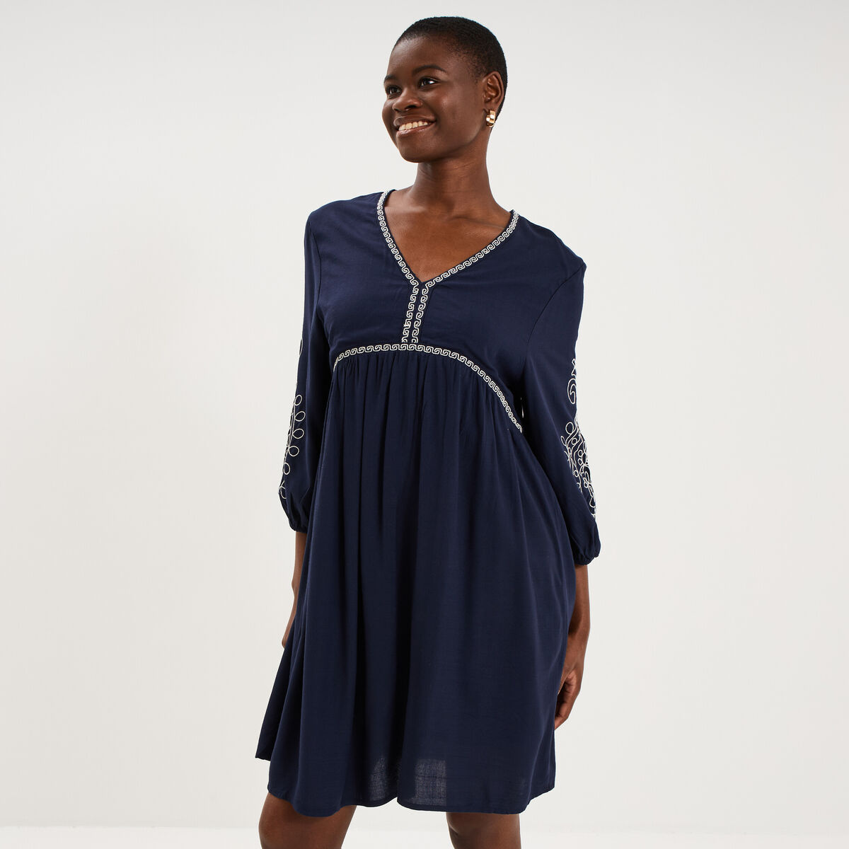 Robe courte brod&eacute;e manches 3/4 bleu fonc&eacute; femme