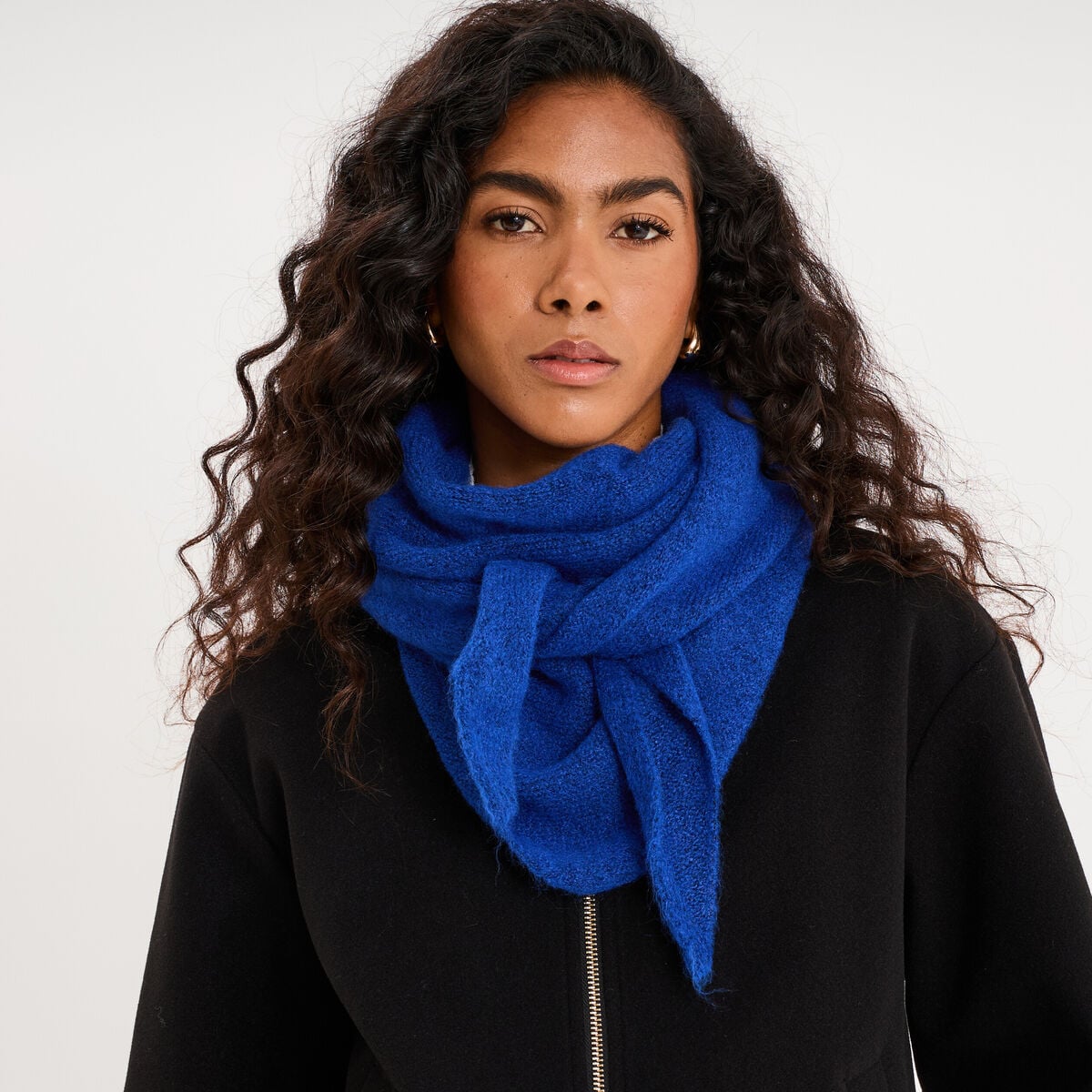 &Eacute;charpe triangulaire en maille douce bleu roi femme