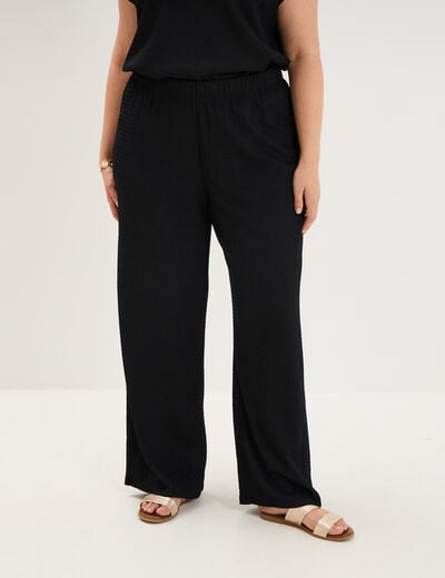 Pantalon effet gaufr&eacute; fluide noir femme grande taille