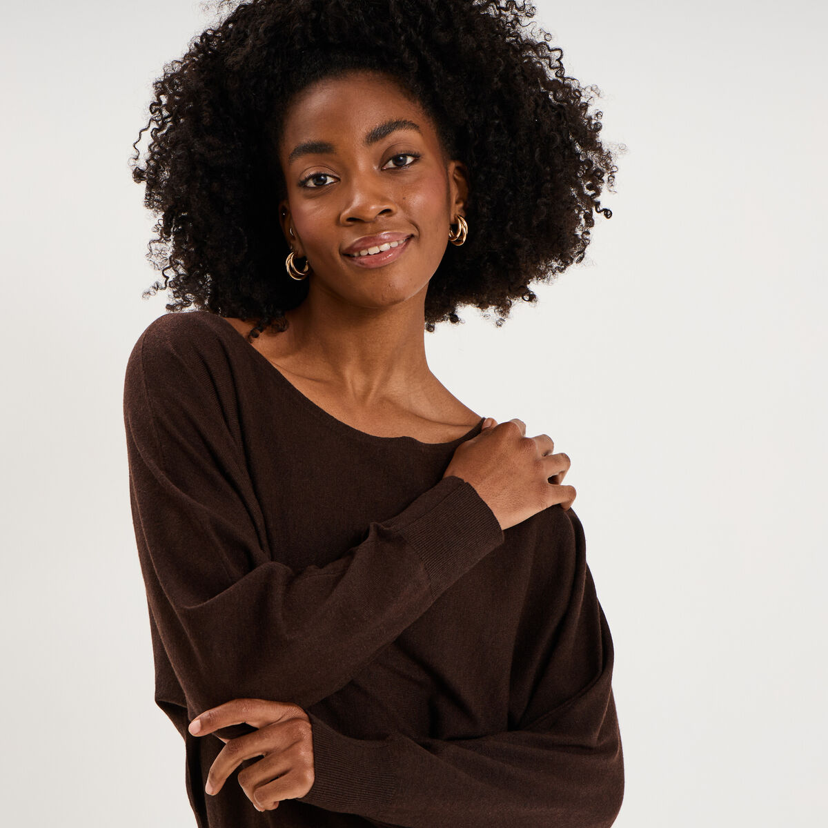 Pull encolure bateau manches longues marron fonc&eacute; femme