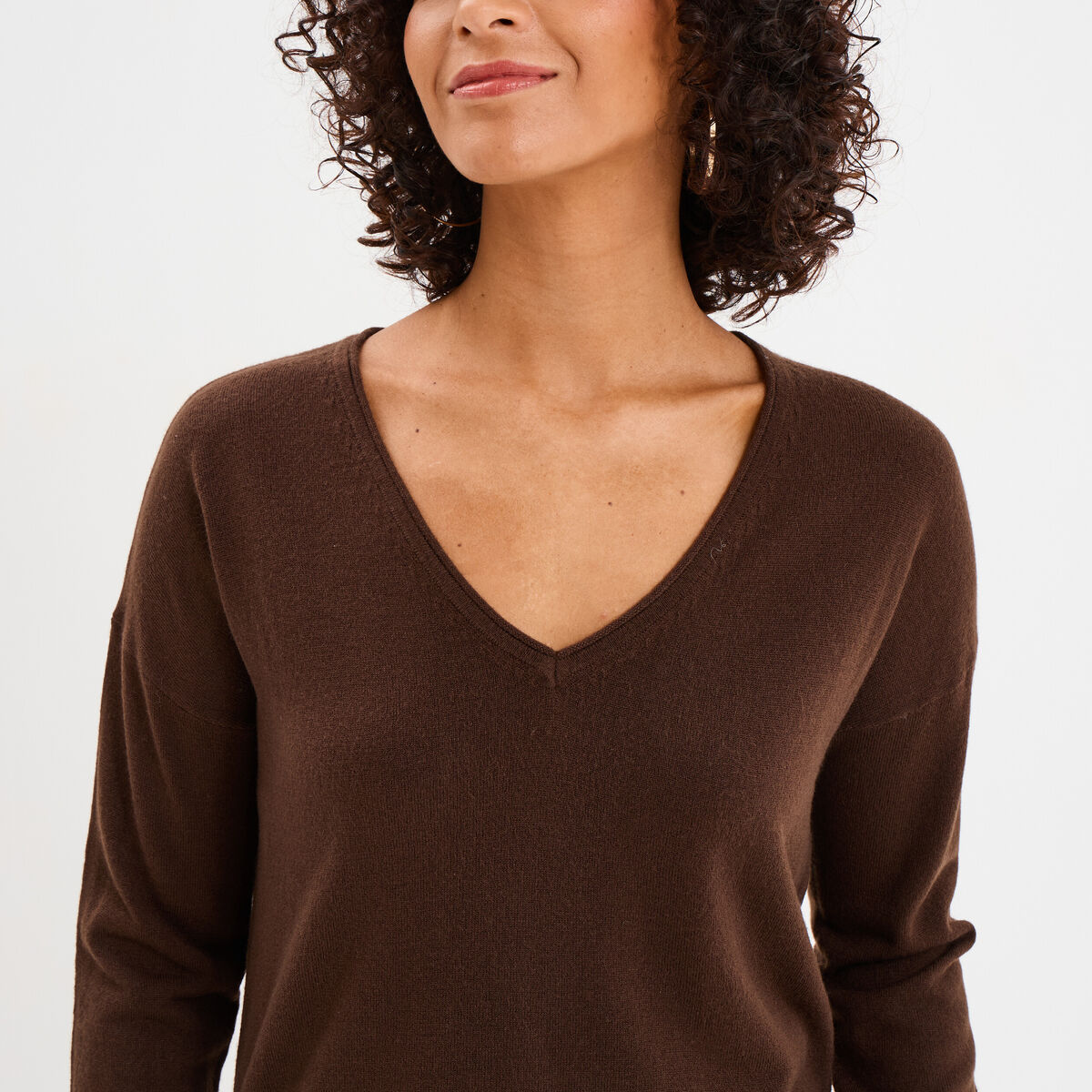Pull col en V manches longues marron fonc&eacute; femme