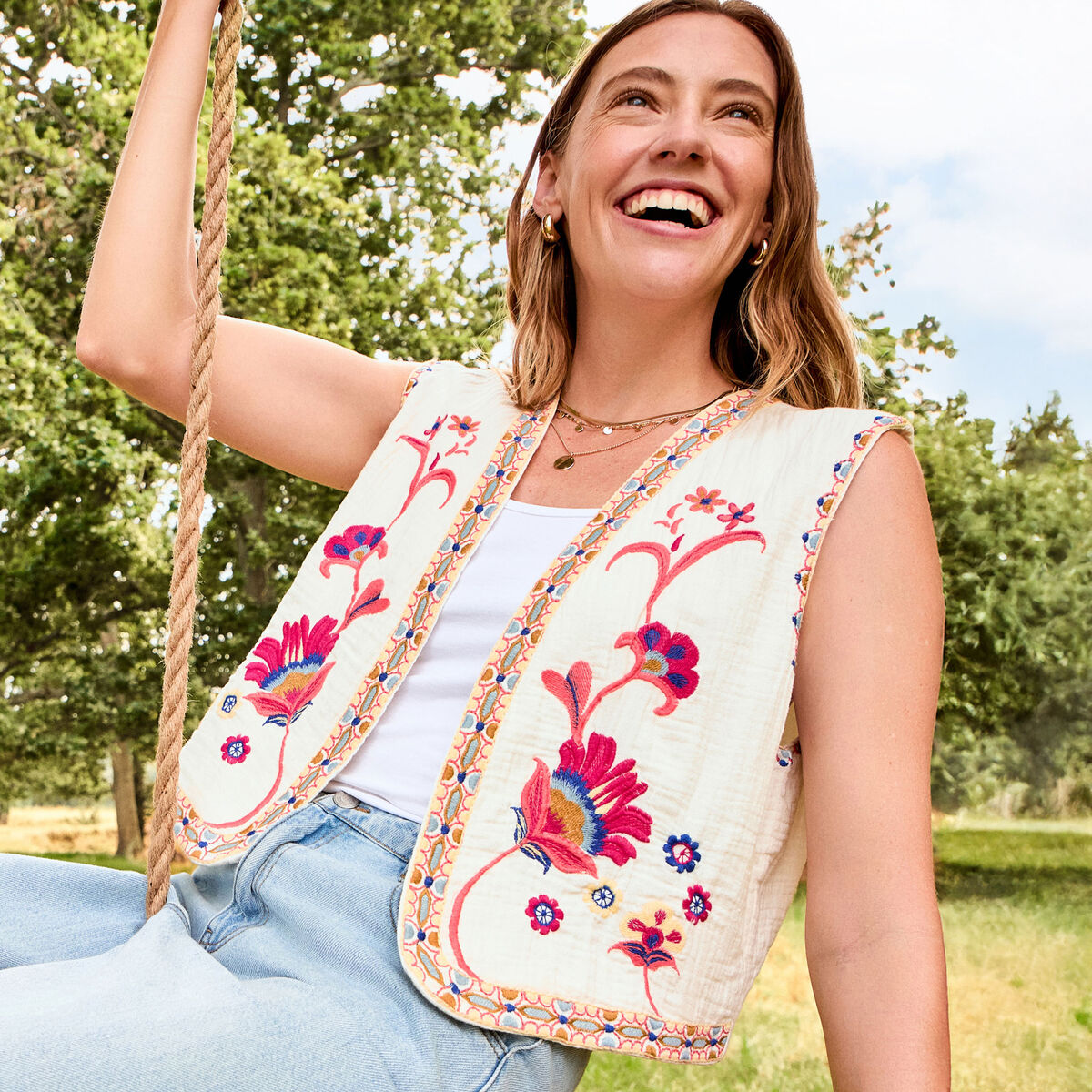 Veste brod&eacute;e sans manches coton creme femme