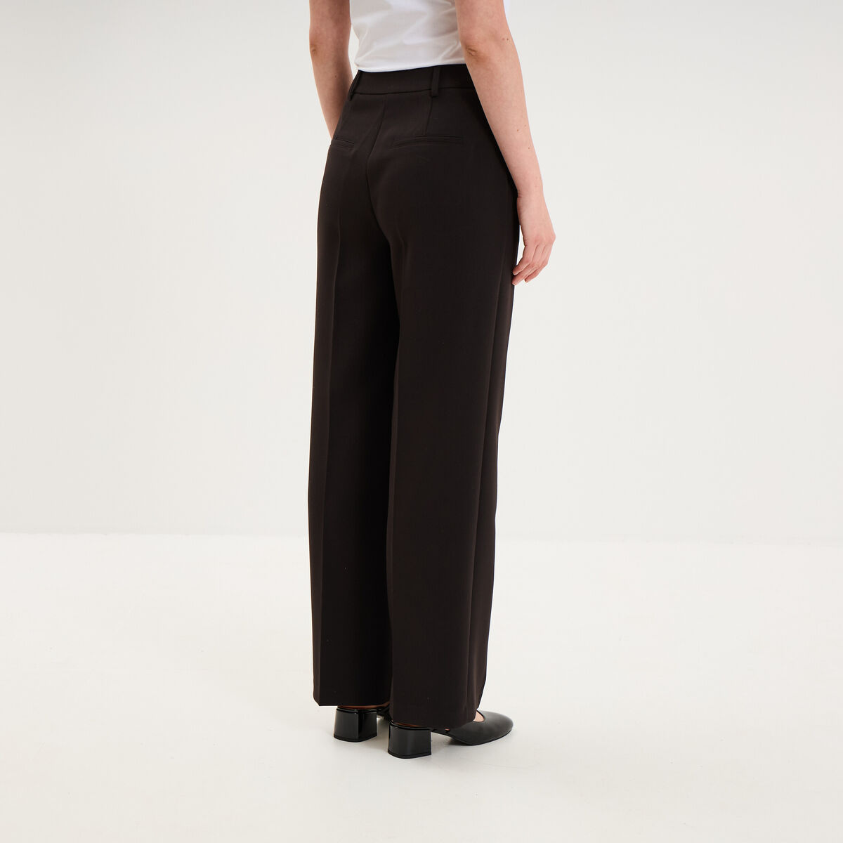 Pantalon droit effet cr&ecirc;pe &agrave; pinces noir femme