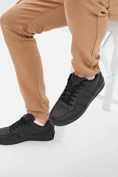 Baskets basses &agrave; lacets noir homme