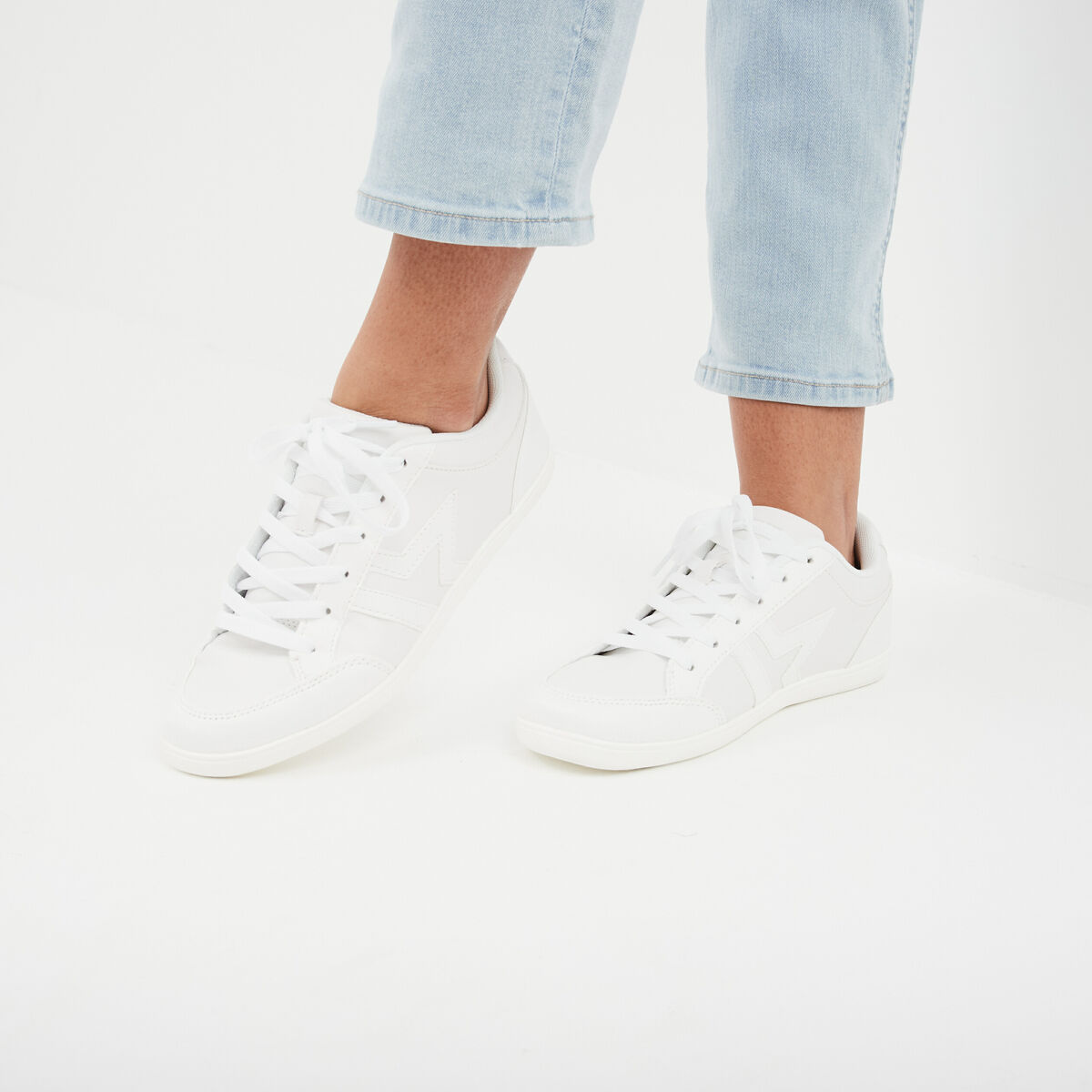 Tennis basses &agrave; lacets blanc femme