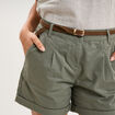 Short chino ceinture tress&eacute;e vert kaki femme