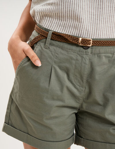 Short chino ceinture tress&eacute;e vert kaki femme