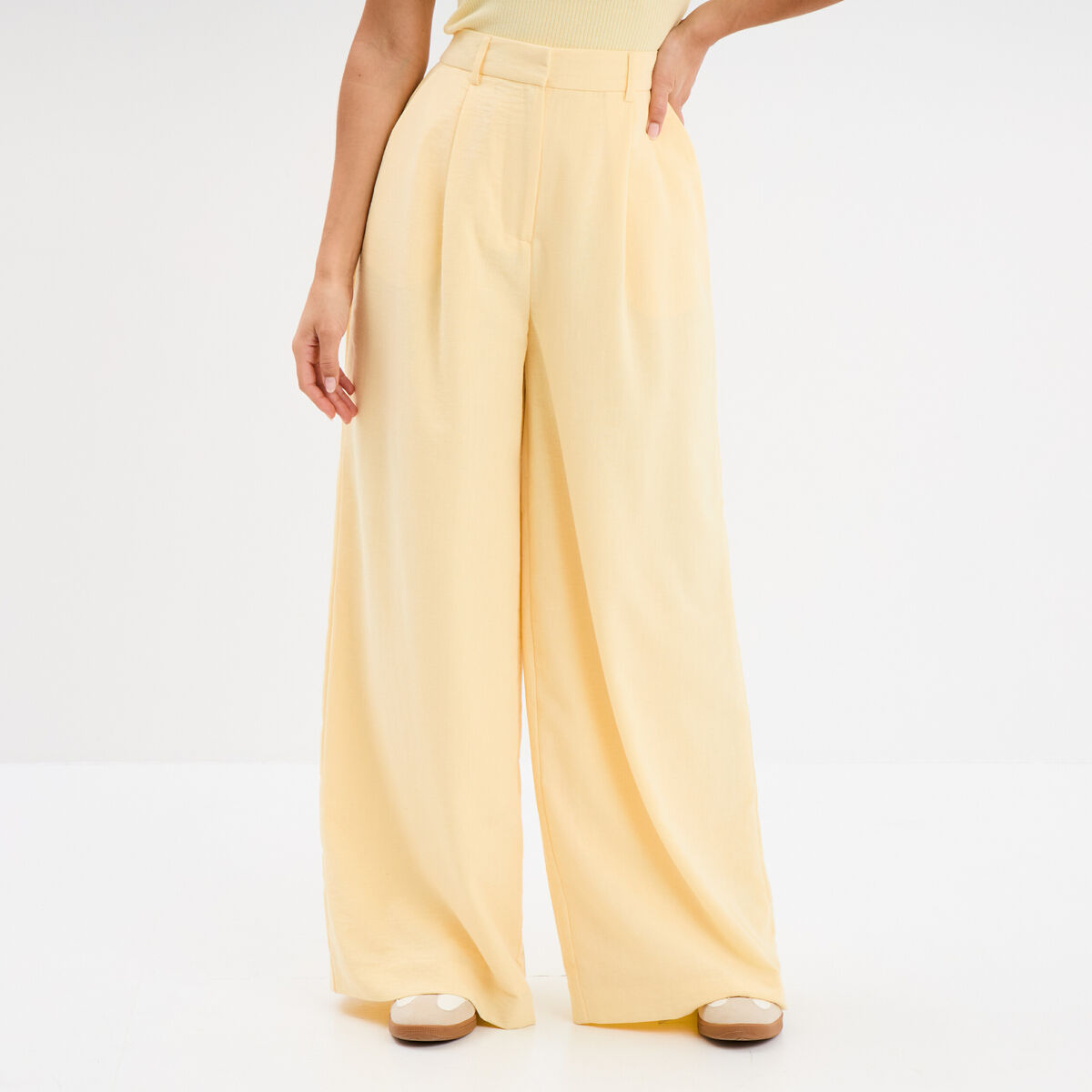 Pantalon large avec pinces jaune clair femme