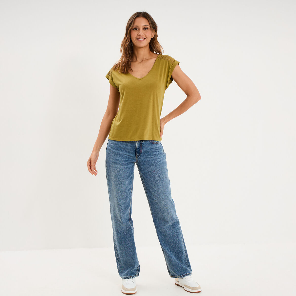 T-shirt col en V ajour&eacute; &eacute;paules et dos vert olive femme