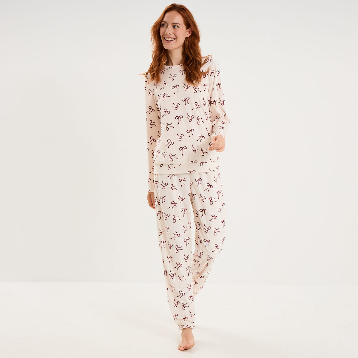 Ensemble pyjama t-shirt pantalon velours ecru femme