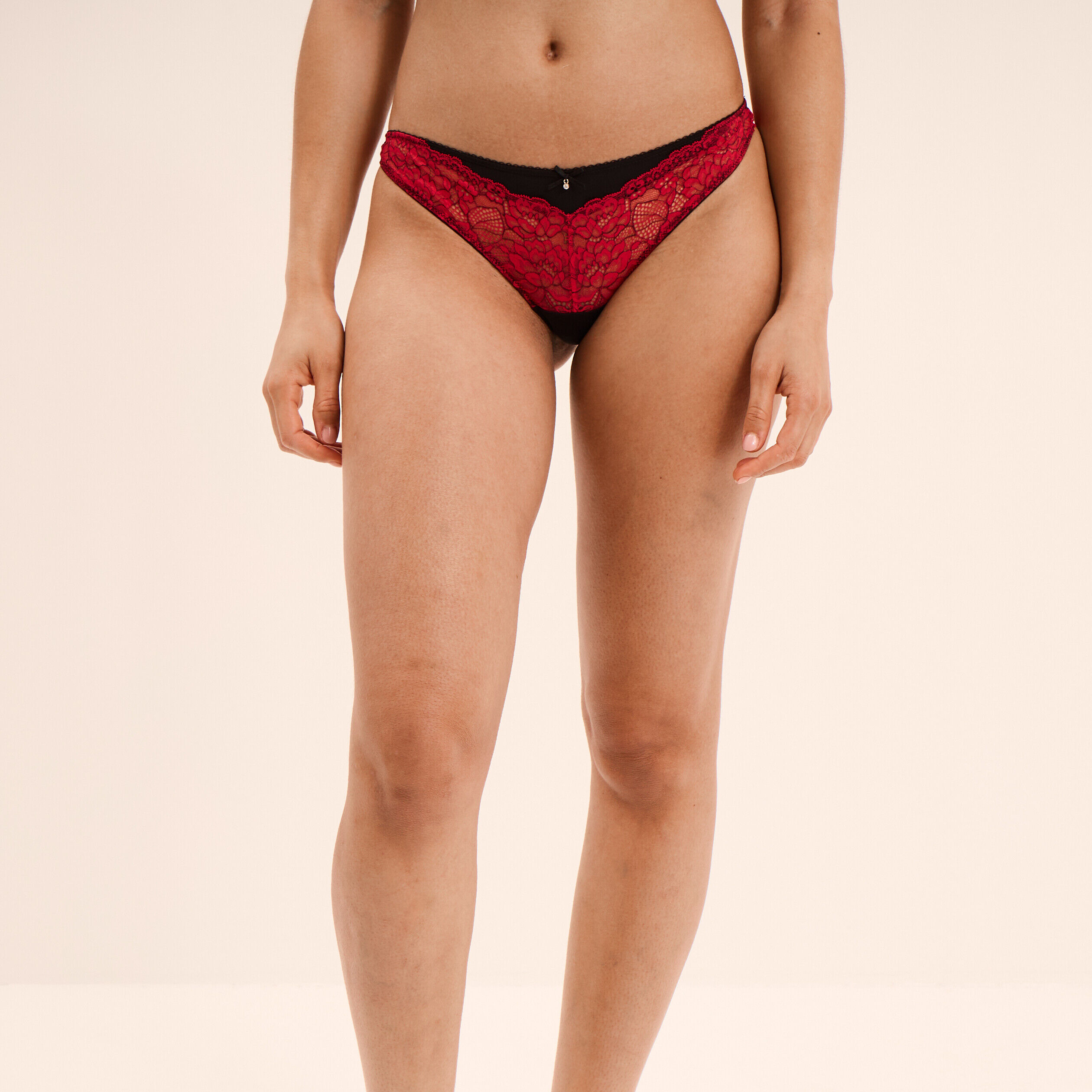 Culotte tanga à micro dentelle rouge femme MOSQUITOS