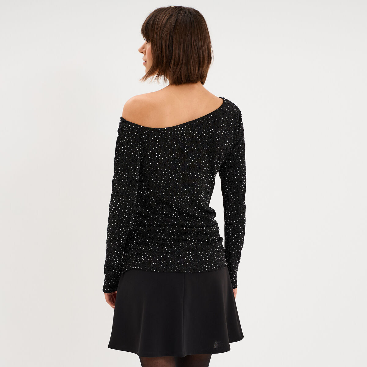 T-shirt cintr&eacute; &agrave; clous col asym&eacute;trique noir femme