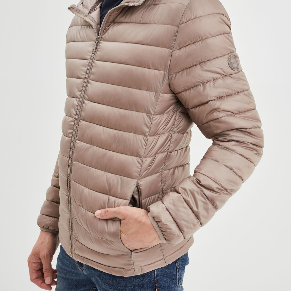 Doudoune l&eacute;g&egrave;re d&eacute;perlante &agrave; capuche taupe homme