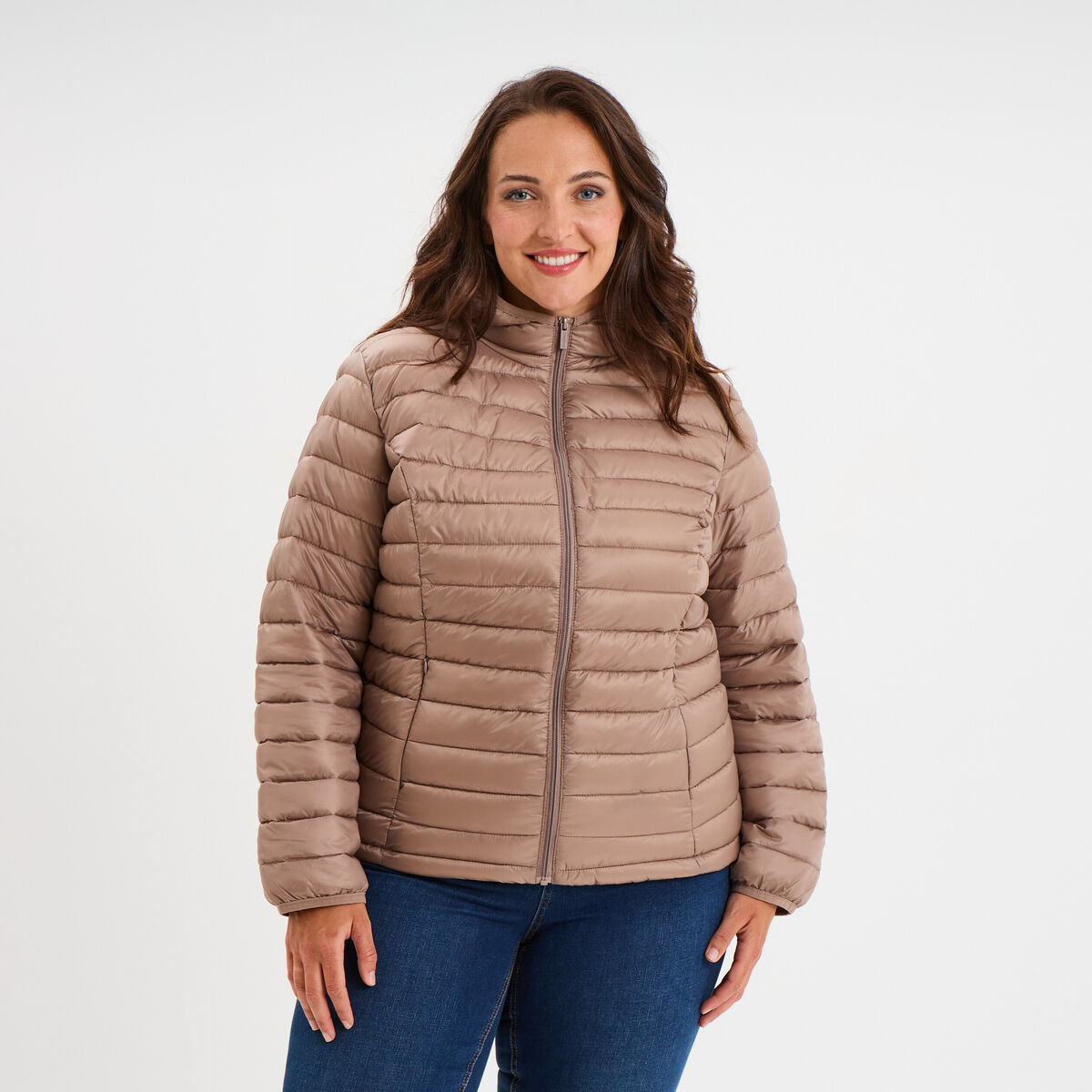 Doudoune d&eacute;perlante l&eacute;g&egrave;re &agrave; capuche sable femme grande taille