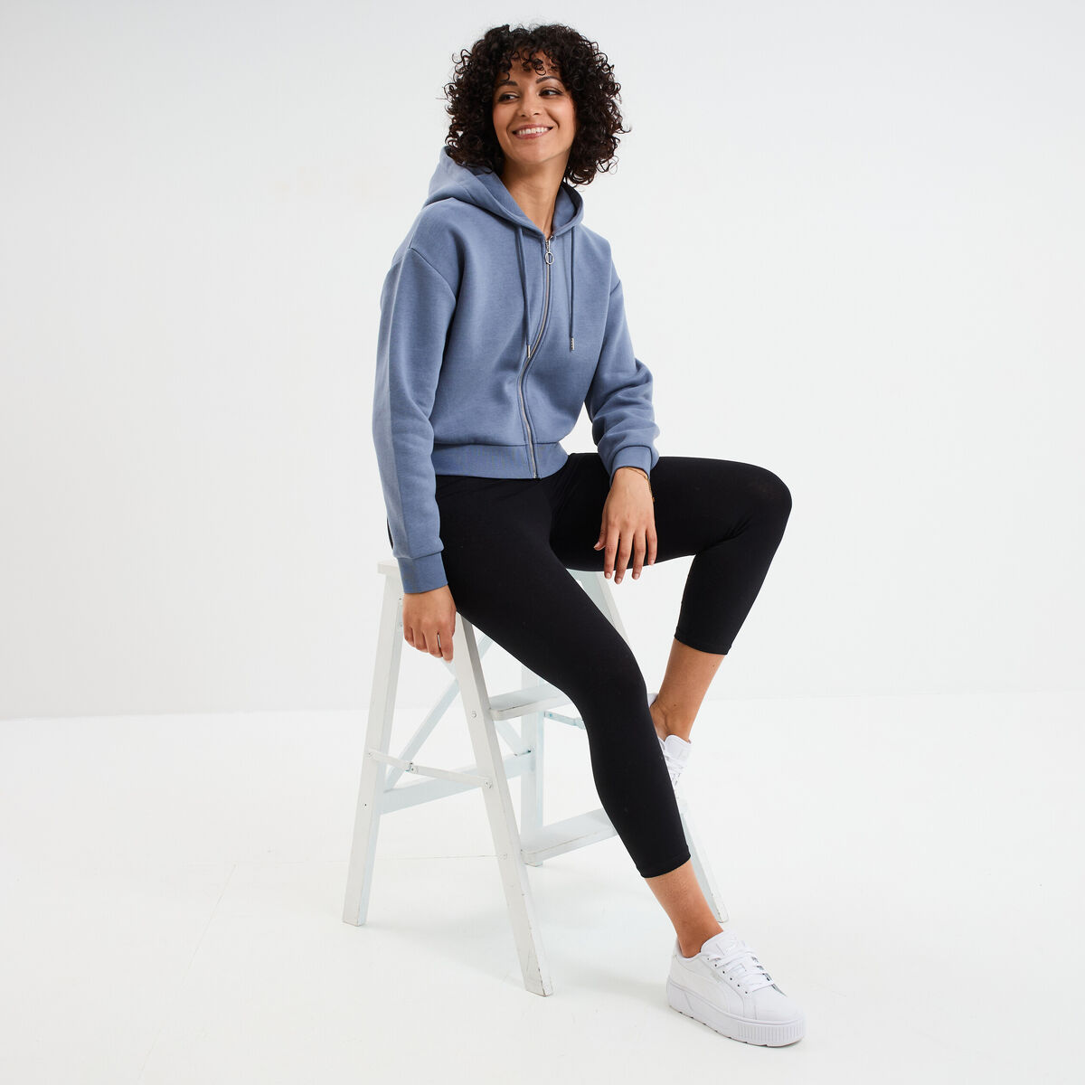 Sweat zipp&eacute; &agrave; capuche court bleu gris femme