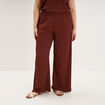 Pantalon effet gaufr&eacute; fluide bordeaux femme grande taille