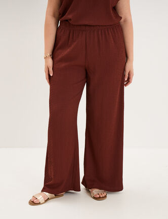 Pantalon effet gaufr&eacute; fluide bordeaux femme grande taille