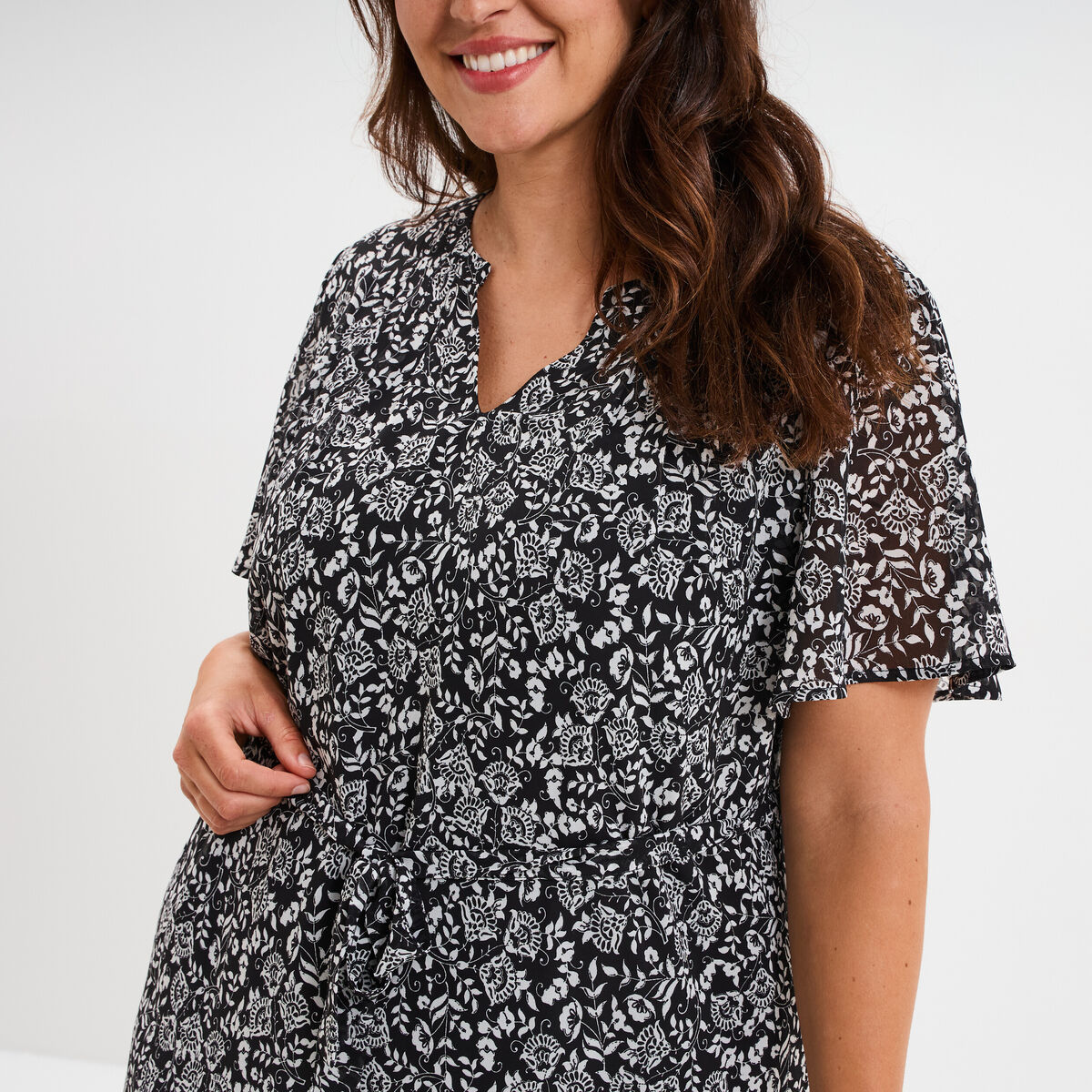 Robe courte col tunisien manches courtes noir femme grande taille