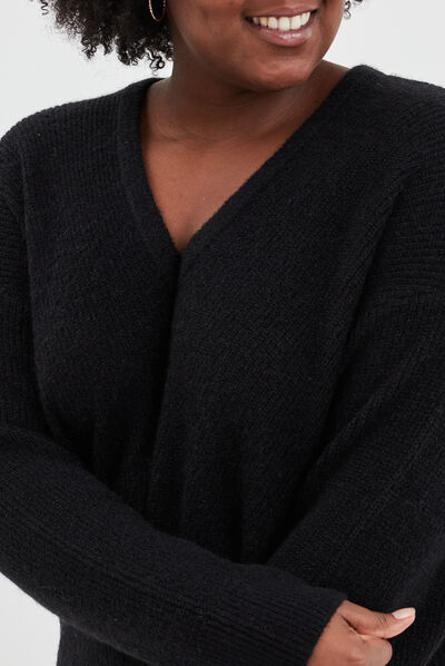 Pull manches chauves-souris col en V noir femme grande taille