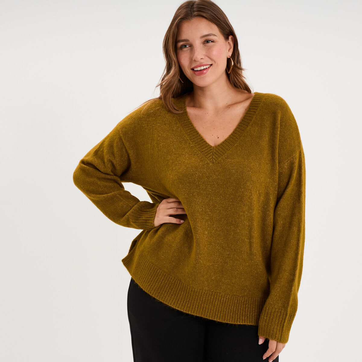 Pull droit col en V manches longues vert olive femme grande taille